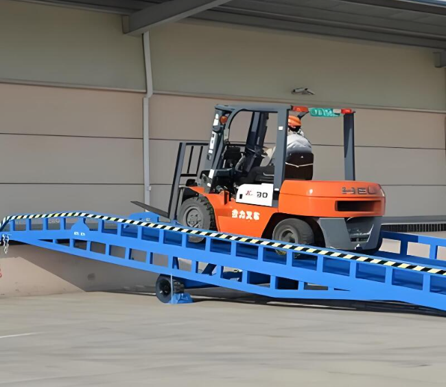 绥芬河移动式卸货平台（叉车用）